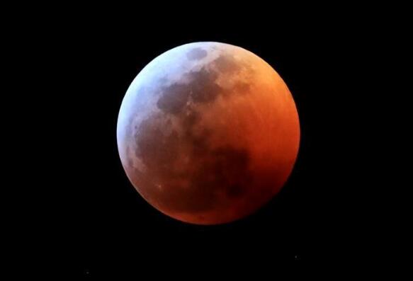 超级红月亮现加州