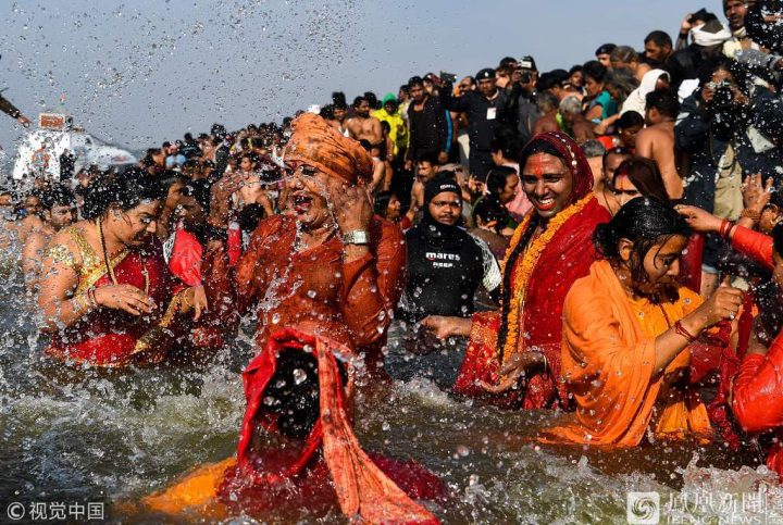 印度大壶节（Kumbh Mela）：数百万信徒沐浴净身 -3