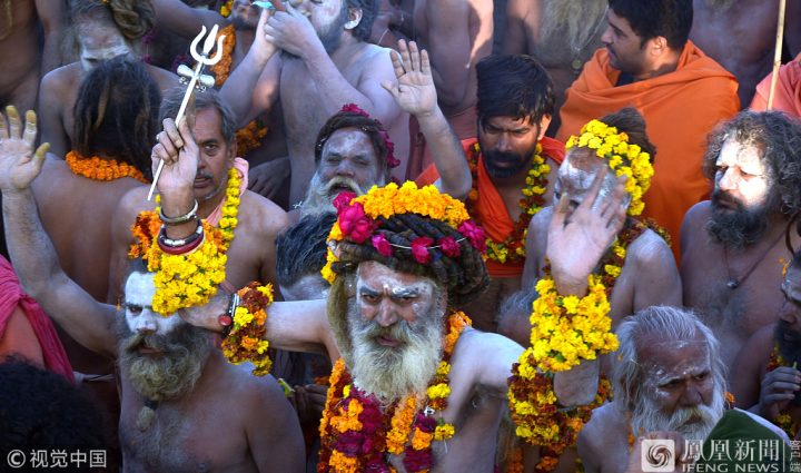 印度大壶节（Kumbh Mela）：数百万信徒沐浴净身 -4