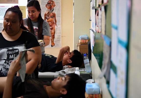 菲律宾割礼季节：千名男童接受割礼 痛苦嚎叫（图） -8