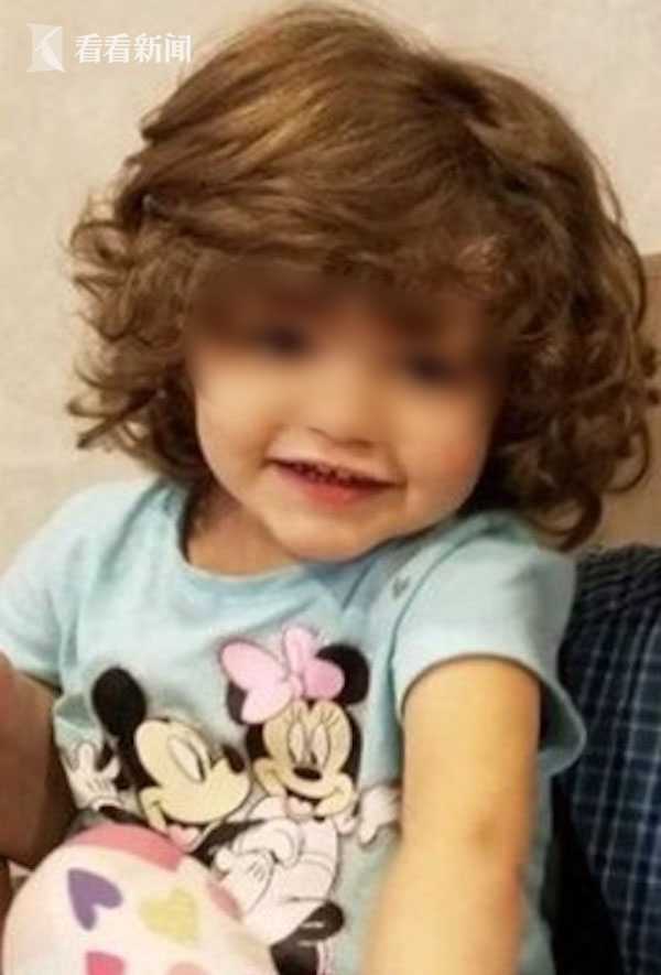 美国男子约瓦尼斯（Yovahnis Roque）认为2岁女儿被政府装晶片